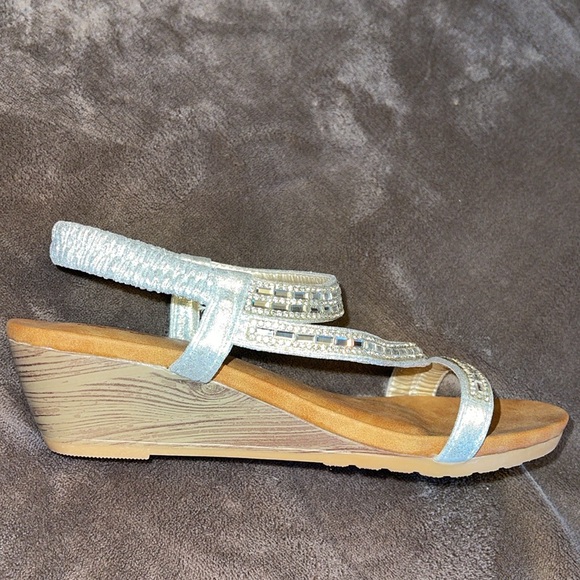 Rhinestone Sandals - sz 7 - Picture 3 of 7